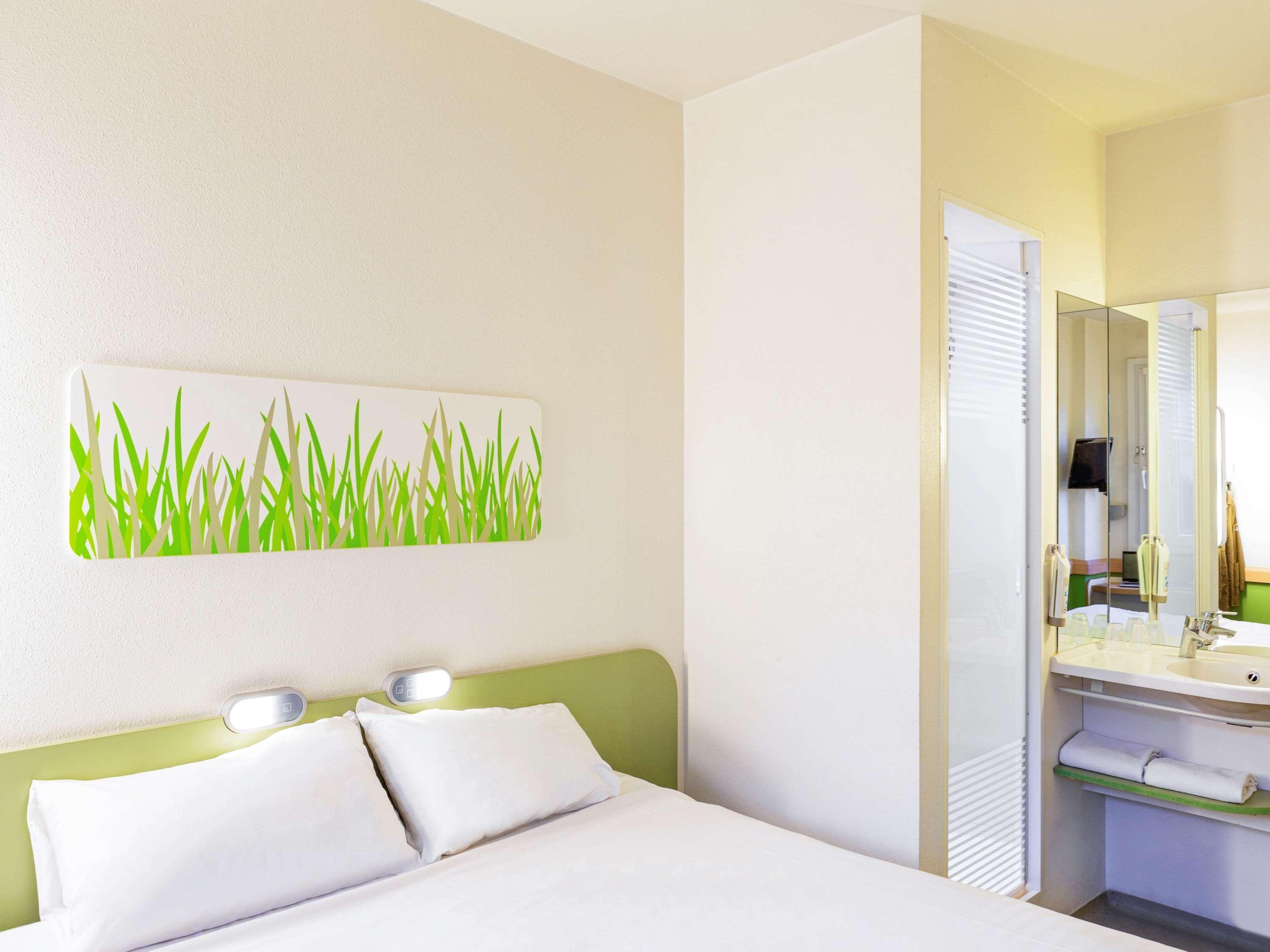 Ibis Oviedo Hotel Exterior photo