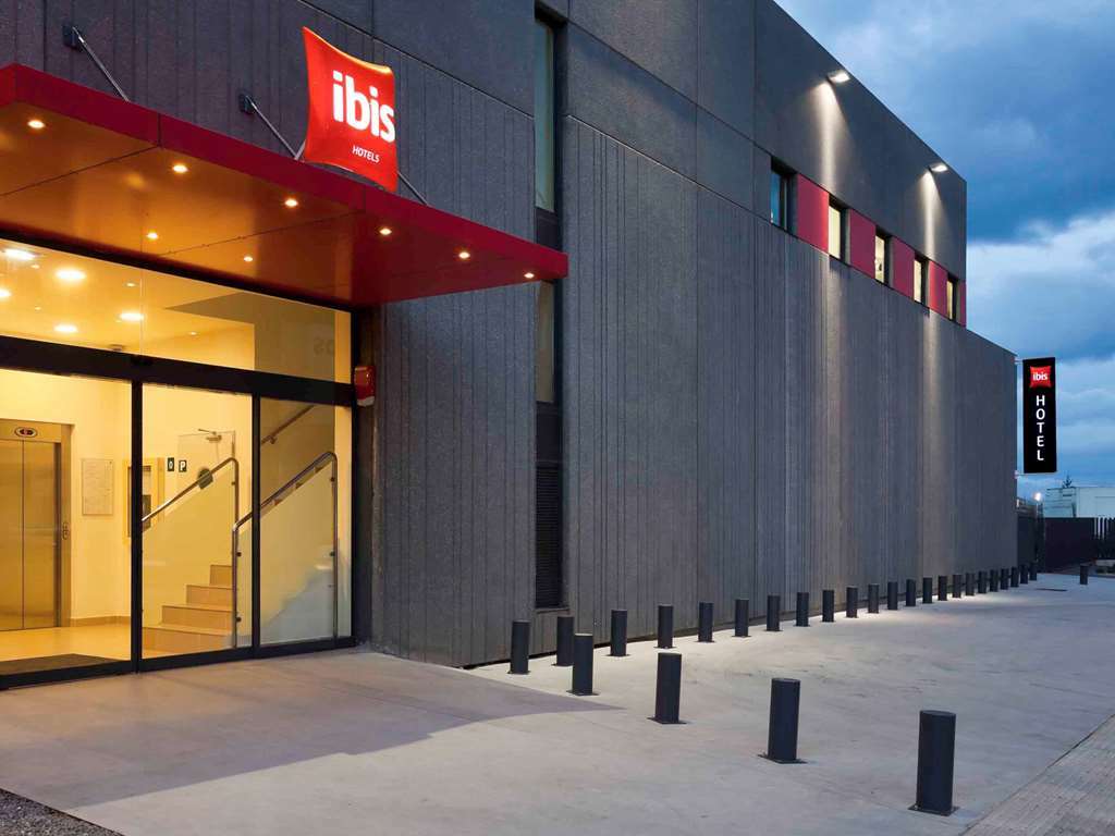 Ibis Oviedo Hotel Exterior photo